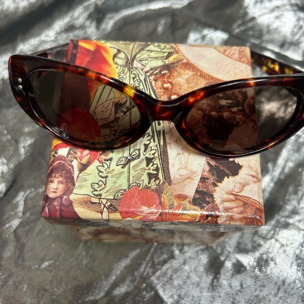 Flygirls Brown Oval Sunglasses